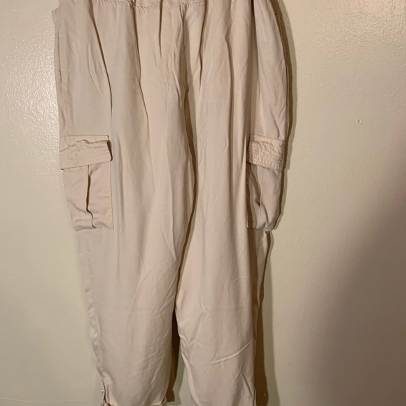 Khaki ankle length Chico pants - Picture 2 of 5